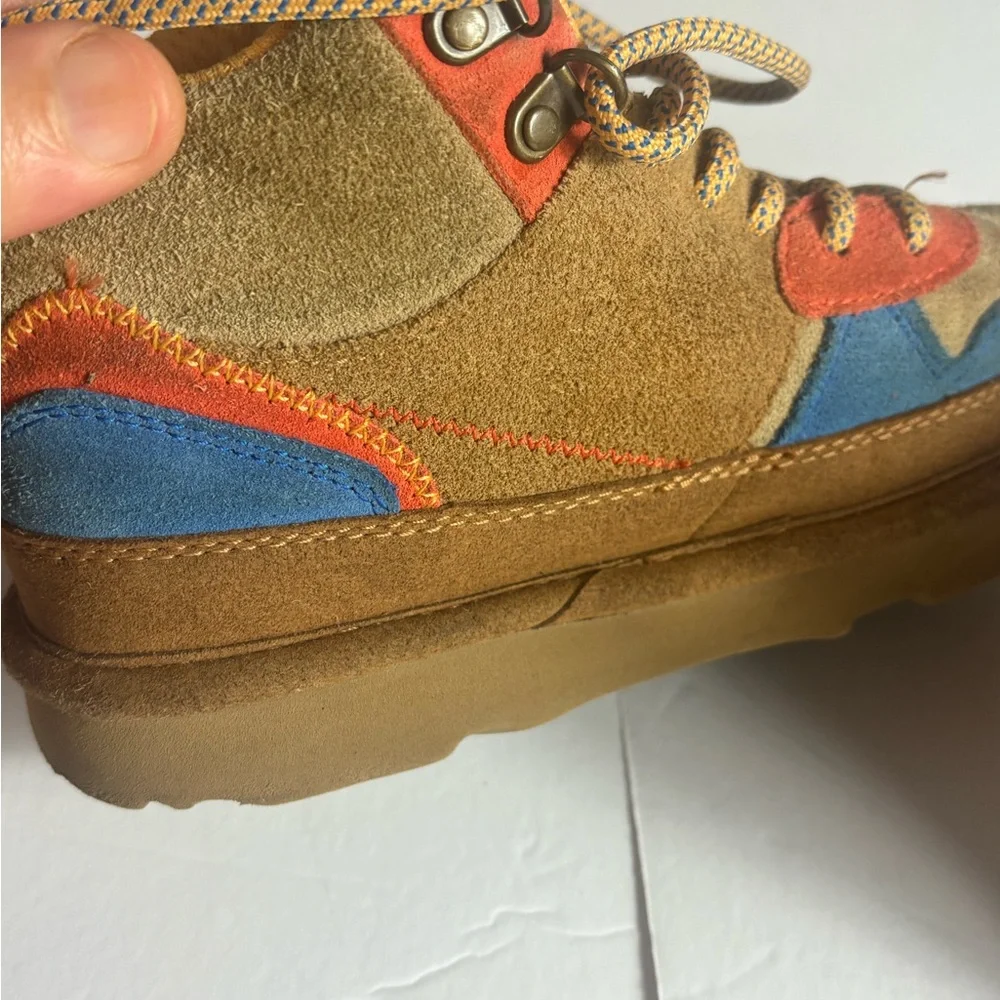 UGG| UGG kid’s hiking/ walking boots size 1. Color tan/blue/red.